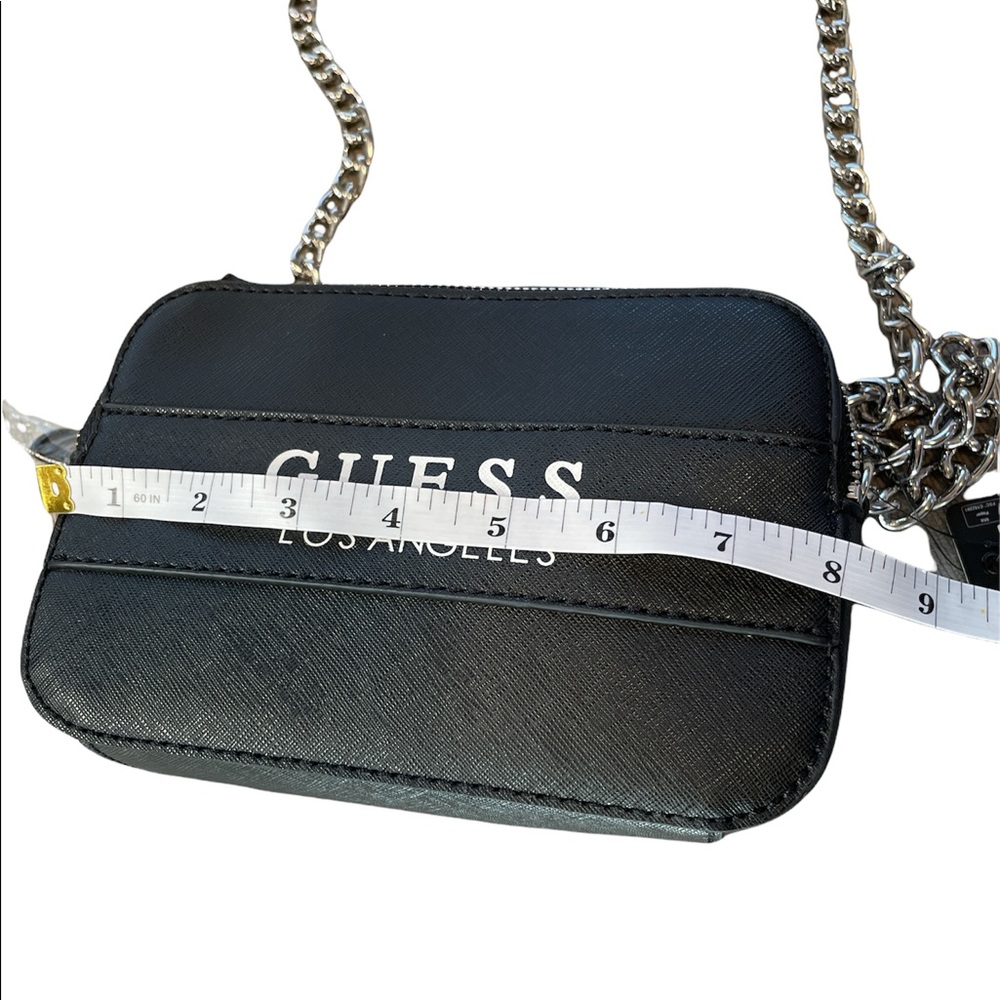 Guess - Picture 5 of 9